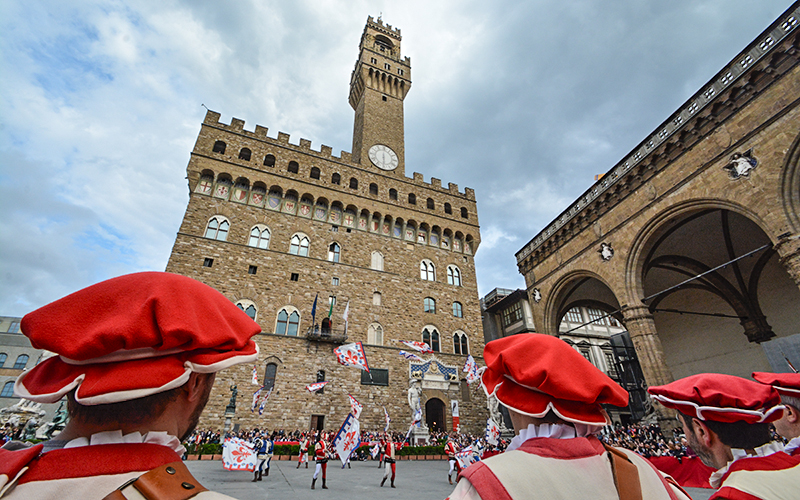 sbandieratori in piazza signoria